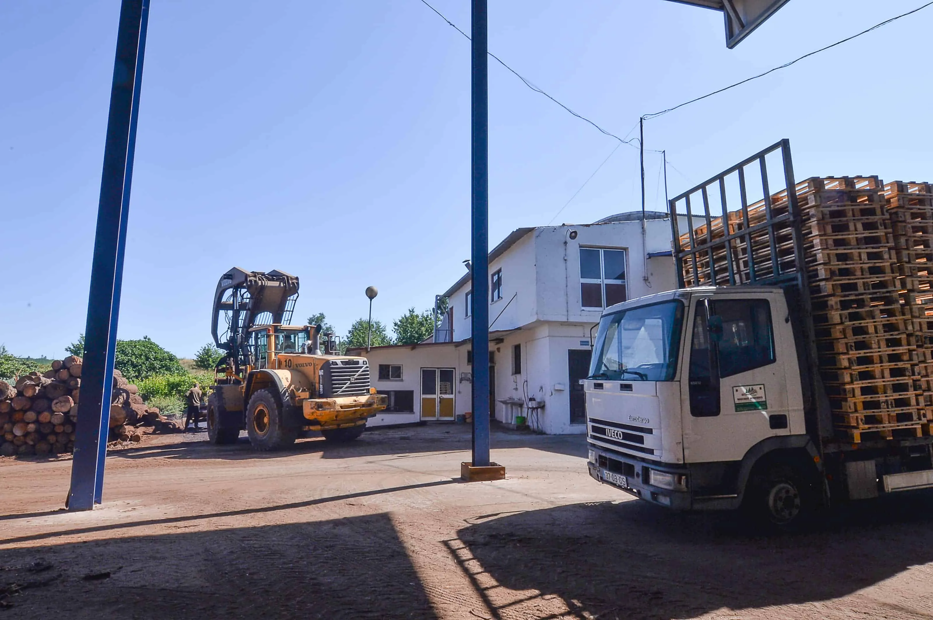 Paletes de madeira prontas para envio